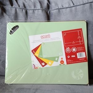 NWT Epare 4 piece cutting board set